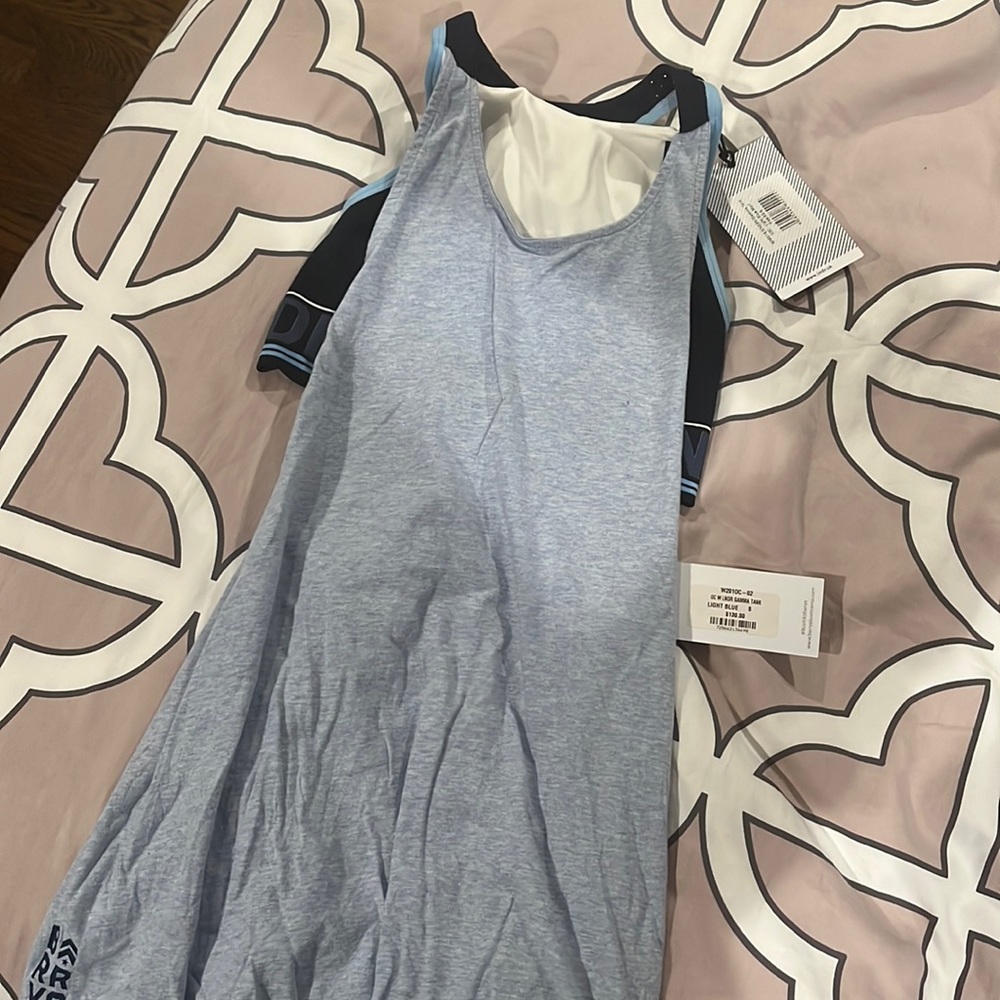 NWT lndr tank with sports bra attached. Barrys bootcamp branded. Size xs/s